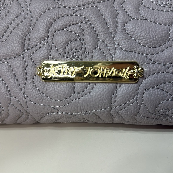 Betsey Johnson Elegant Cream Pink Bow Accent Women's Bag Gold Tone Hardware New - Picture 3 of 10